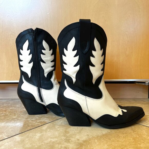 Omoda Black/White Cowboy Boot - Picture 1 of 5
